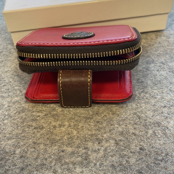 Dooney & Bourke small zip around leather wallet - Picture 8 of 12